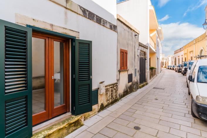 Image No.20-1 Bed Townhouse for sale