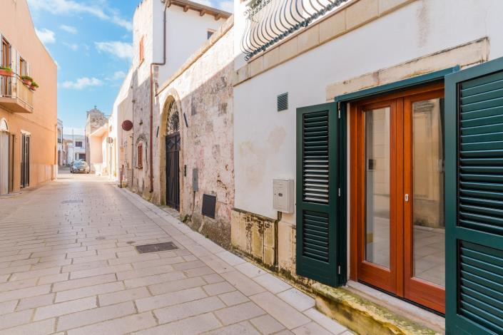 Image No.21-1 Bed Townhouse for sale