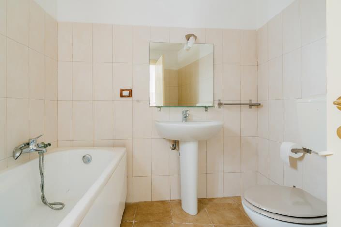 Image No.14-3 Bed Townhouse for sale