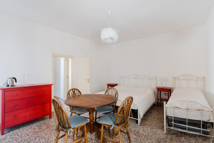 Image No.20-3 Bed Townhouse for sale