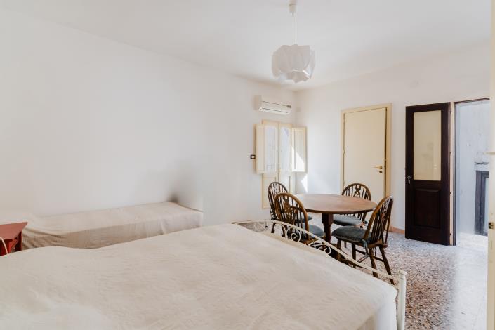 Image No.21-3 Bed Townhouse for sale