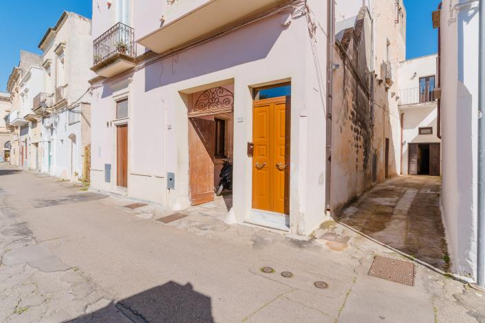 Image No.27-3 Bed Townhouse for sale