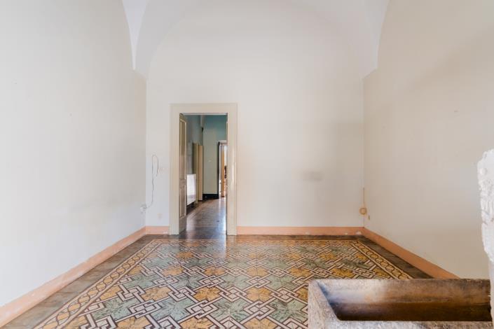 Image No.9-2 Bed Townhouse for sale