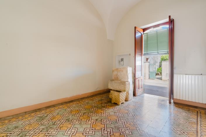 Image No.10-2 Bed Townhouse for sale