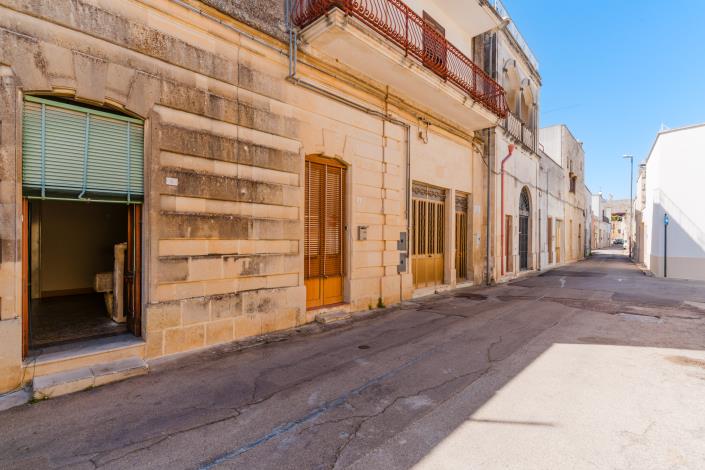 Image No.16-2 Bed Townhouse for sale