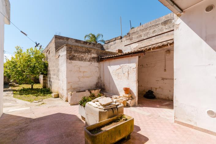 Image No.18-2 Bed Townhouse for sale