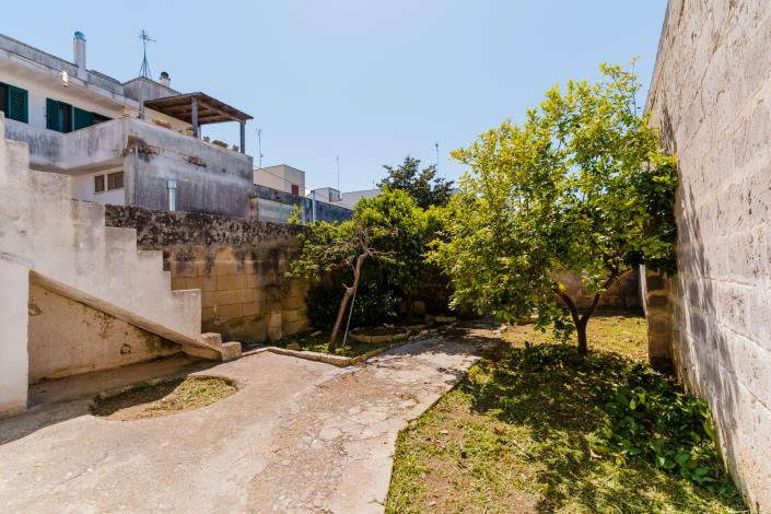 Image No.20-2 Bed Townhouse for sale