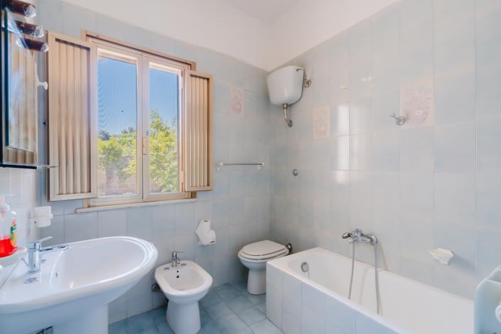 Image No.29-2 Bed Townhouse for sale