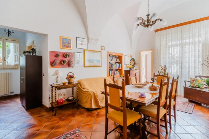 Image No.6-2 Bed Townhouse for sale