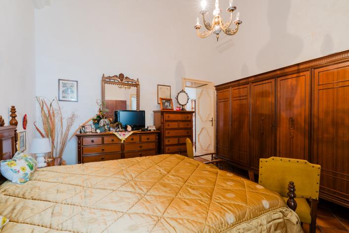 Image No.19-2 Bed Townhouse for sale