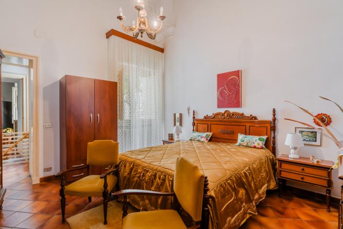 Image No.20-2 Bed Townhouse for sale