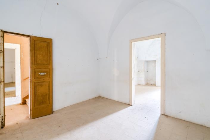 Image No.8-7 Bed Mansion for sale