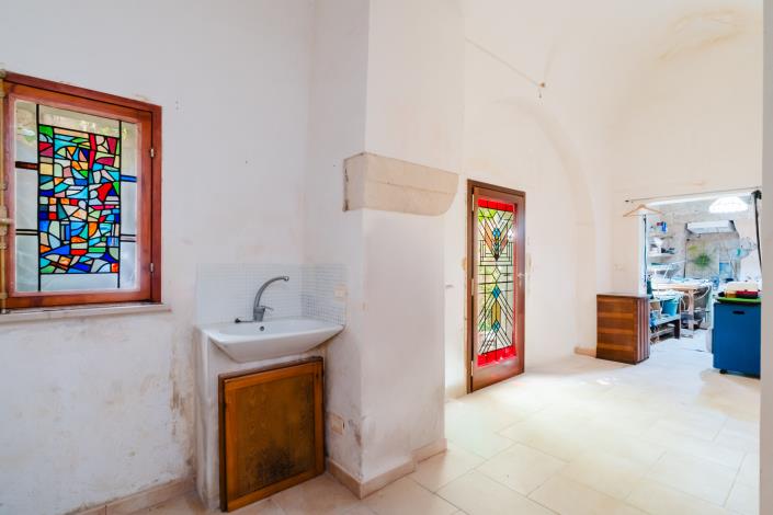 Image No.20-2 Bed Townhouse for sale