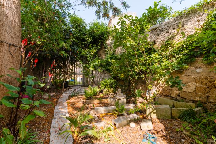 Image No.26-2 Bed Townhouse for sale