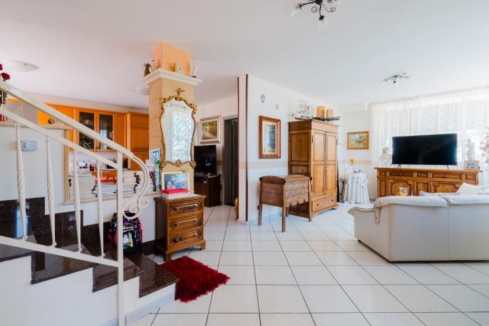 Image No.1-Villa / Détaché de 5 chambres à vendre à Cutrofiano