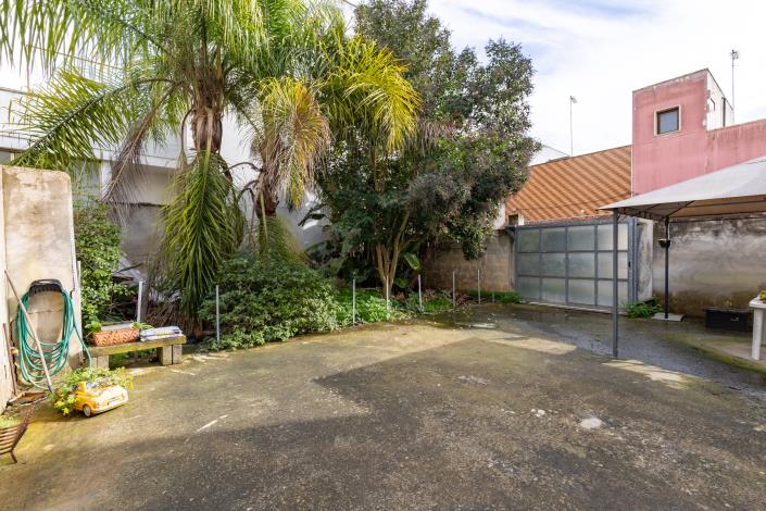 Image No.19-2 Bed Townhouse for sale