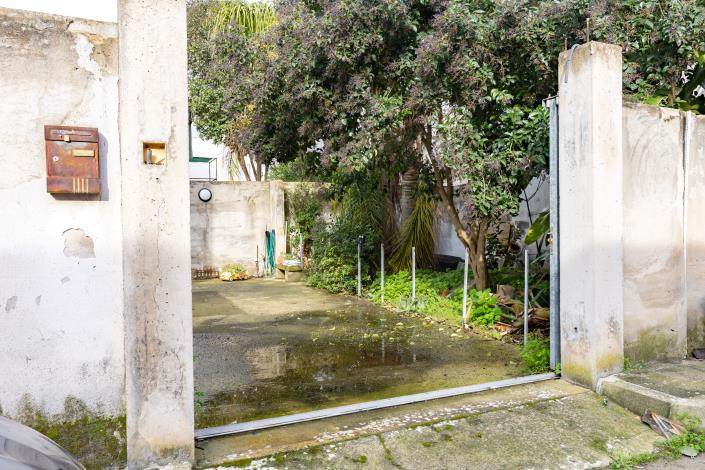 Image No.20-2 Bed Townhouse for sale