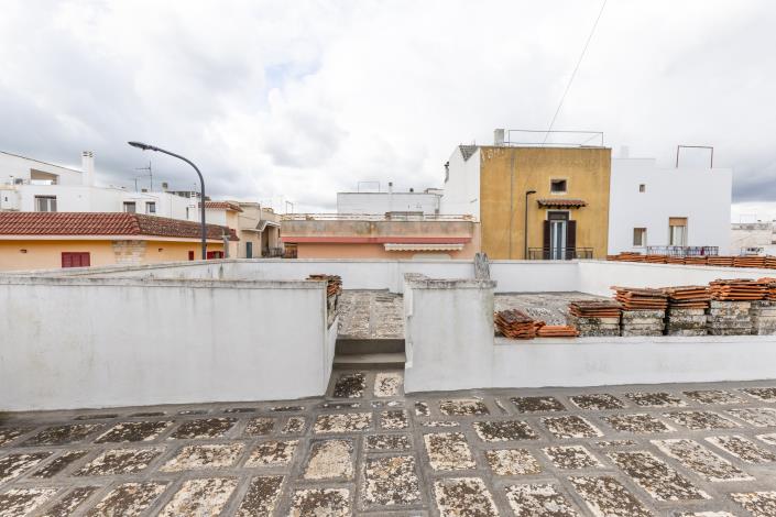 Image No.25-2 Bed Townhouse for sale