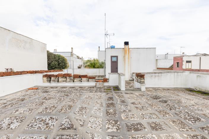 Image No.26-2 Bed Townhouse for sale