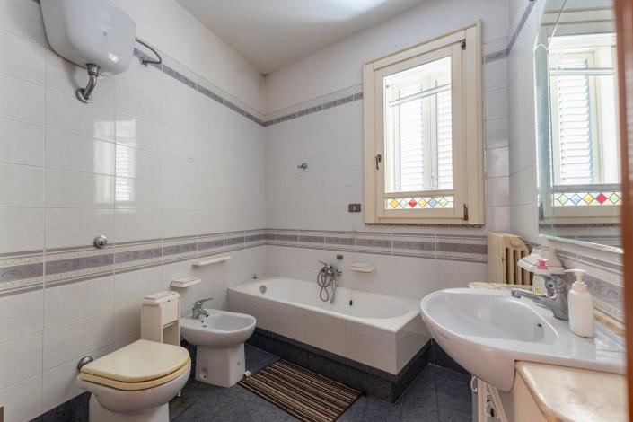 Image No.49-4 Bed Townhouse for sale