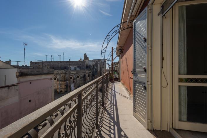 Image No.54-4 Bed Townhouse for sale