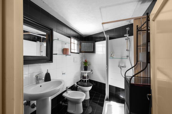 Image No.19-3 Bed Townhouse for sale