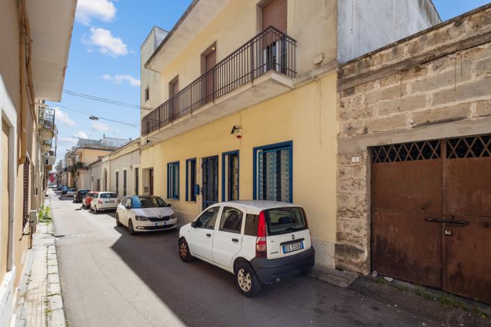 Image No.36-3 Bed Townhouse for sale