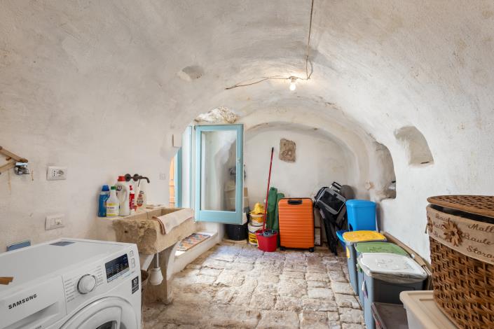 Image No.6-2 Bed Townhouse for sale