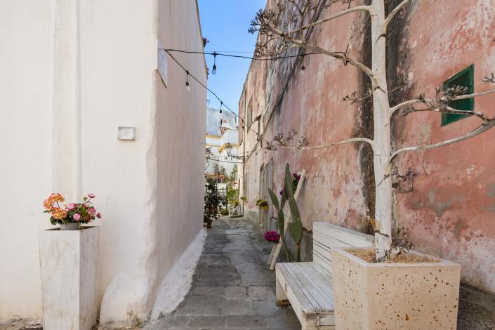 Image No.8-2 Bed Townhouse for sale