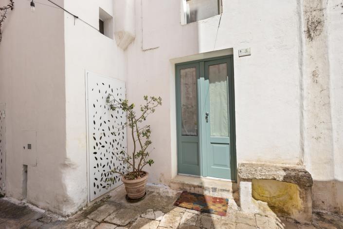 Image No.12-2 Bed Townhouse for sale