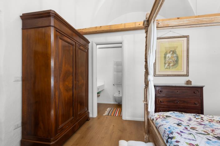 Image No.15-2 Bed Townhouse for sale