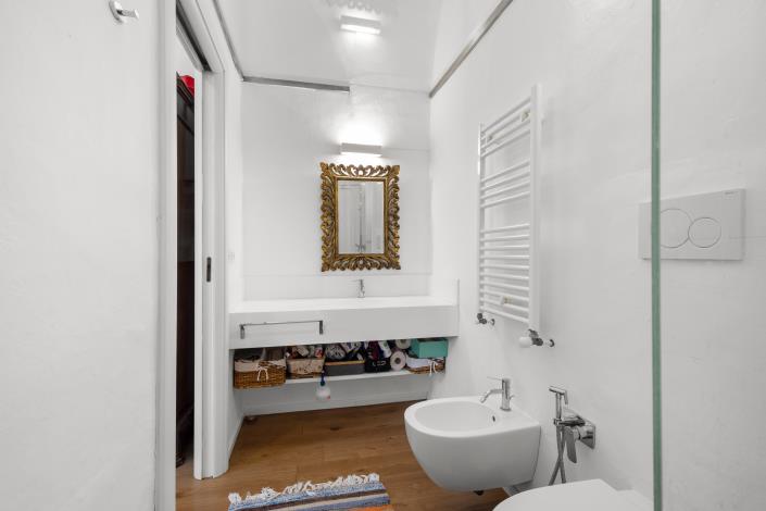 Image No.26-2 Bed Townhouse for sale