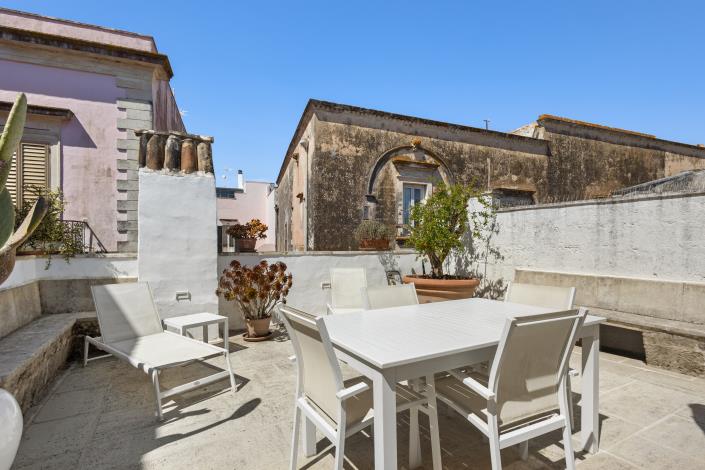 Image No.30-2 Bed Townhouse for sale