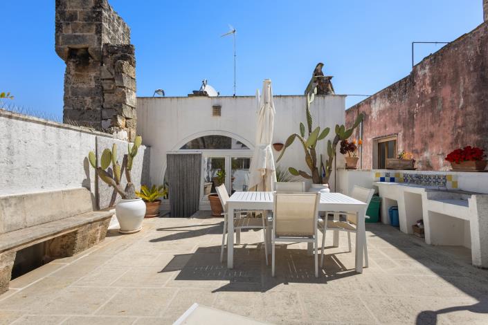 Image No.31-2 Bed Townhouse for sale