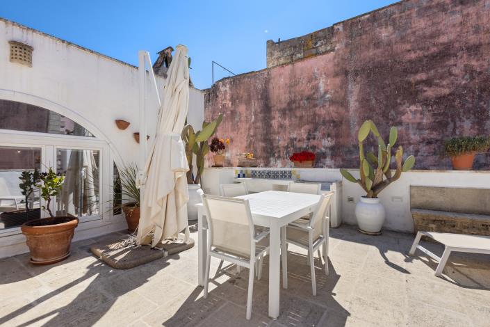 Image No.32-2 Bed Townhouse for sale