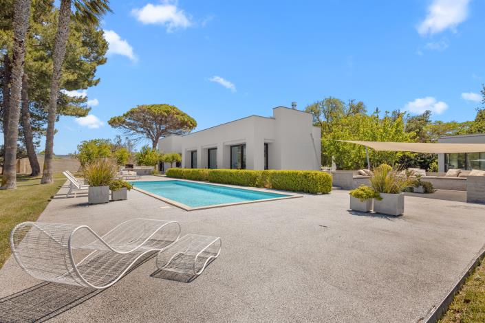 Image No.48-5 Bed Villa for sale