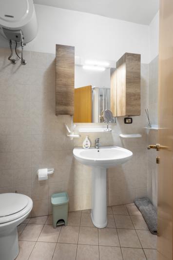 Image No.20-2 Bed Apartment for sale