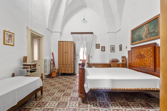 Image No.10-1 Bed House for sale