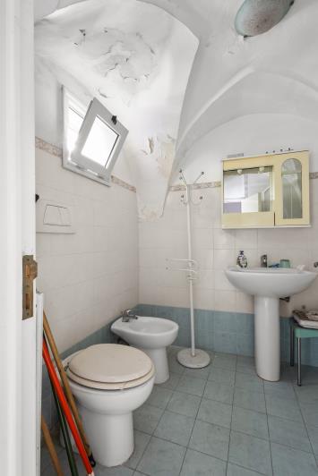 Image No.20-1 Bed House for sale