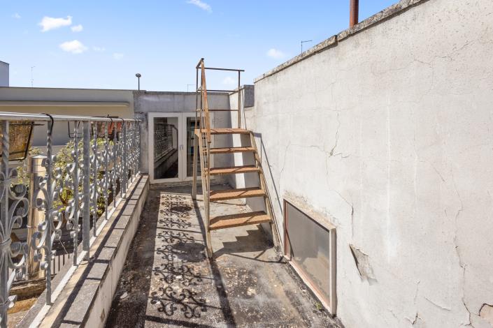 Image No.34-1 Bed House for sale