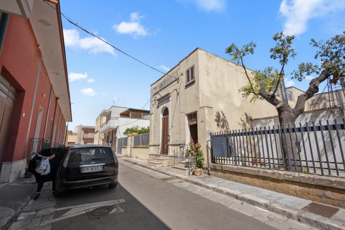 Image No.45-1 Bed House for sale