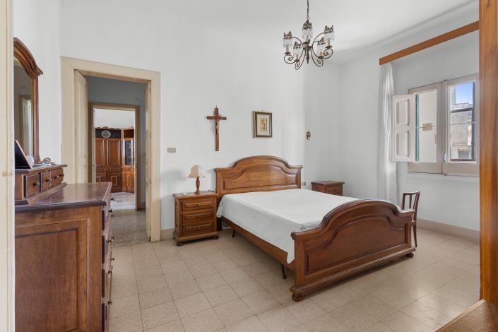 Image No.4-2 Bed House for sale