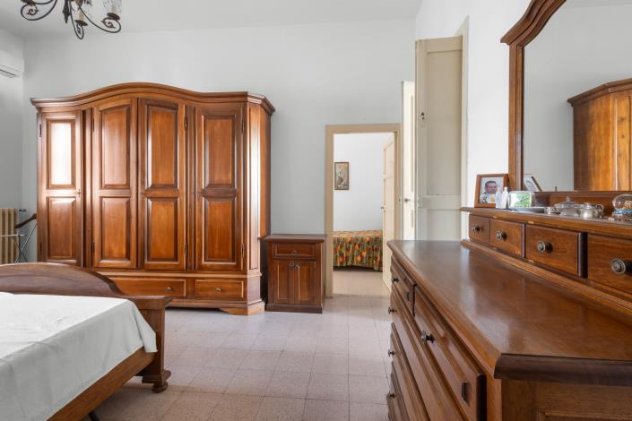 Image No.5-2 Bed House for sale