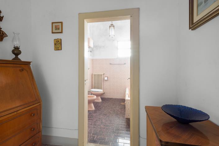 Image No.10-2 Bed House for sale