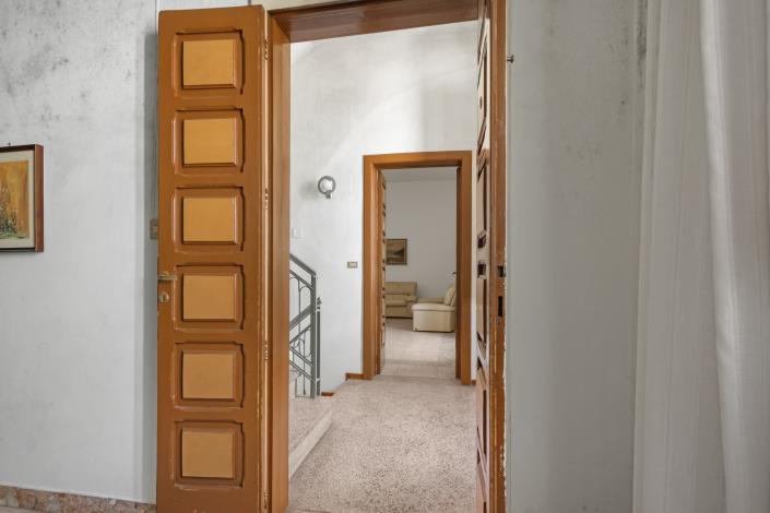 Image No.18-2 Bed House for sale