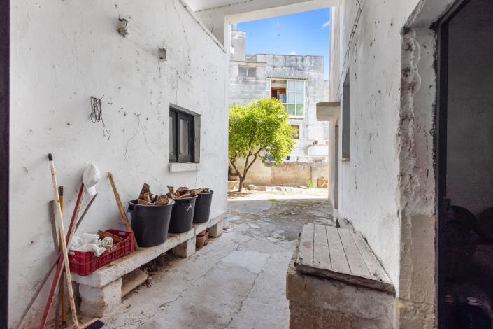 Image No.51-2 Bed House for sale