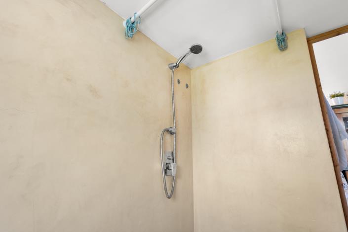 Image No.8-1 Bed House for sale