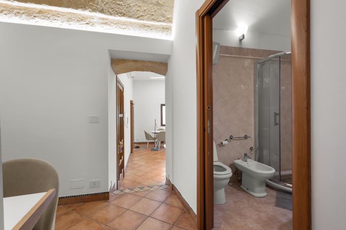 Image No.17-1 Bed House for sale