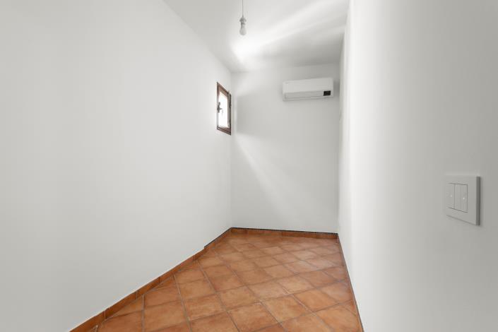 Image No.20-1 Bed House for sale