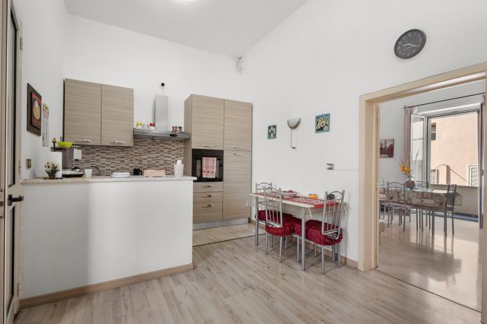 Image No.5-2 Bed House for sale